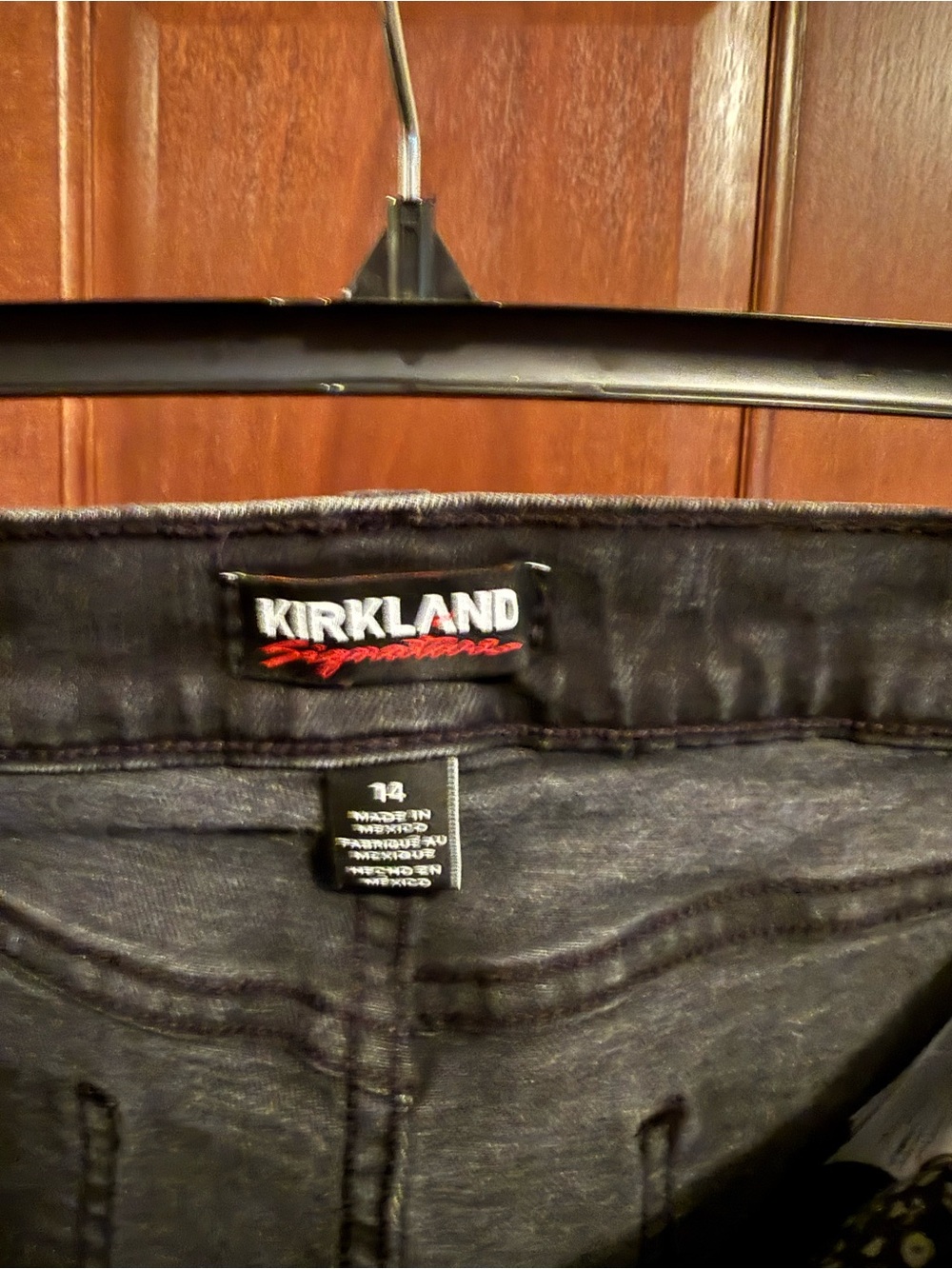 Kirkland Signature Women's Black Skinny High-Rise Jeans - Picture 3 of 3
